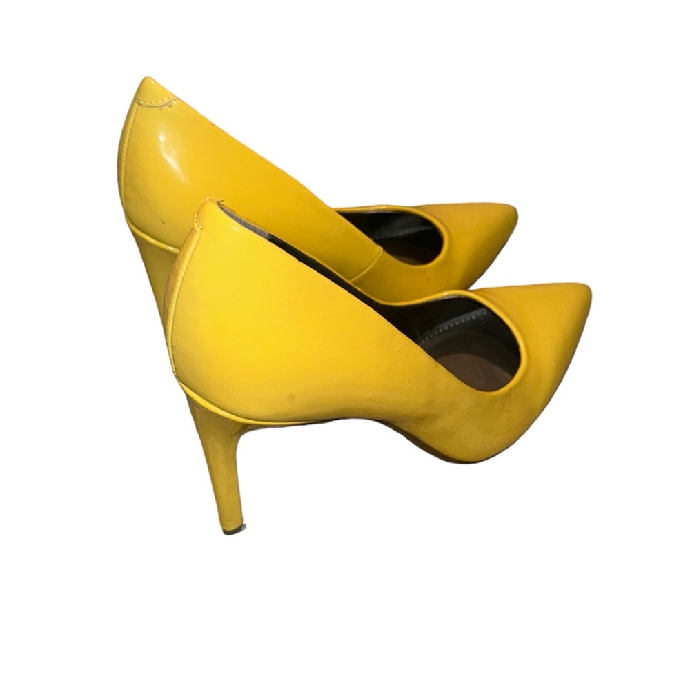 Pointed Toe Heels - image 8